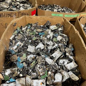 硬盘(破碎带板) Hard drive shredded w board