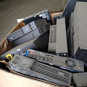 UPS带电池 UPS w battery