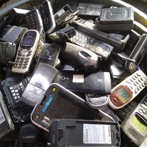 手机 Cell-phone