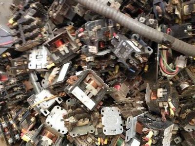 继电器 Relays